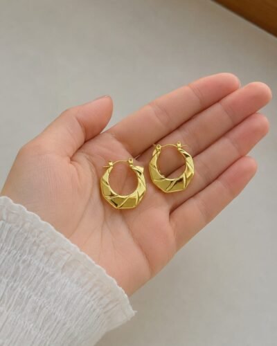Our "Auri" Anti-Tarnish Earrings